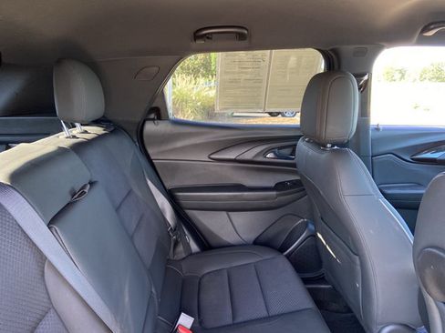 Used 2022 Chevrolet TrailBlazer RS FWD image 25