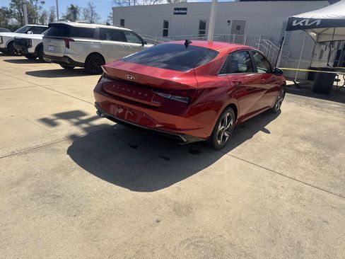 Used 2022 Hyundai Elantra Limited w/ Cargo Package image 14