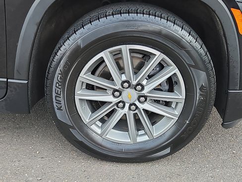 Certified 2023 Chevrolet Traverse LT w/ Rear Camera Mirror Package image 8