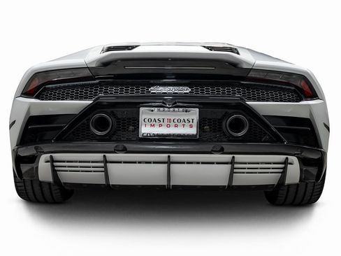 Used 2020 Lamborghini Huracan EVO image 12