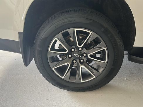 Used 2022 Chevrolet Suburban LT w/ Luxury Package image 26