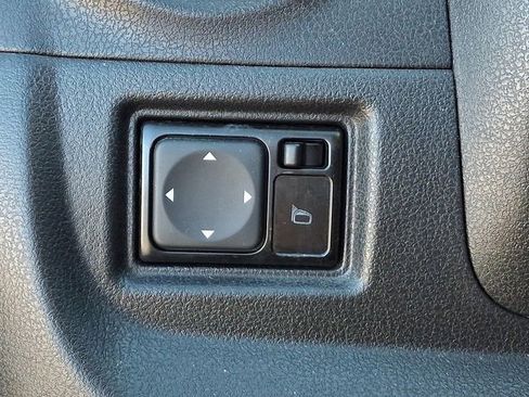 Used 2016 Nissan Versa Note SV image 25