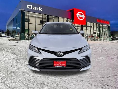 Used 2022 Toyota Camry LE image 2