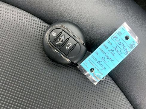 Used 2021 MINI Cooper 4-Door Hardtop image 14