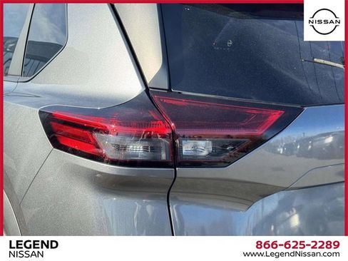 Used 2022 Nissan Rogue SV image 11