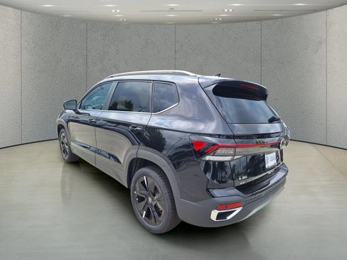 New 2026 Volkswagen Taos SE FWD image 3
