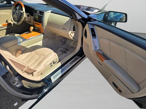 Used 2007 Cadillac XLR RWD image 28