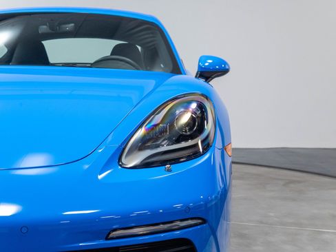 Used 2025 Porsche 718 Cayman RWD image 36