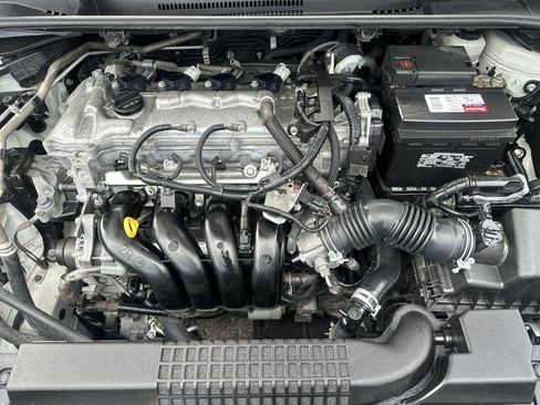 Used 2020 Toyota Corolla LE image 18