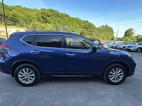 Used 2018 Nissan Rogue SV AWD/4WD image 3