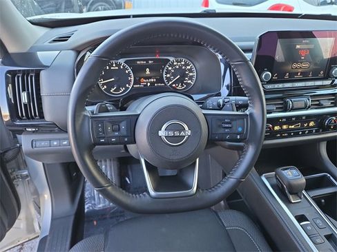 Certified 2025 Nissan Pathfinder SV image 36