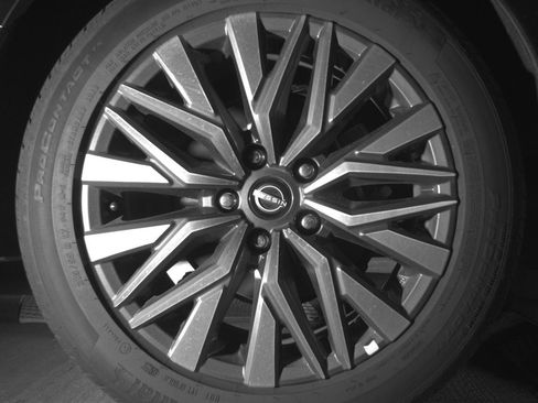 Used 2025 Nissan Altima 2.5 SV FWD image 15