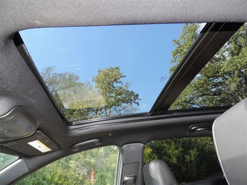 Certified 2025 Cadillac XT5 Premium Luxury image 9