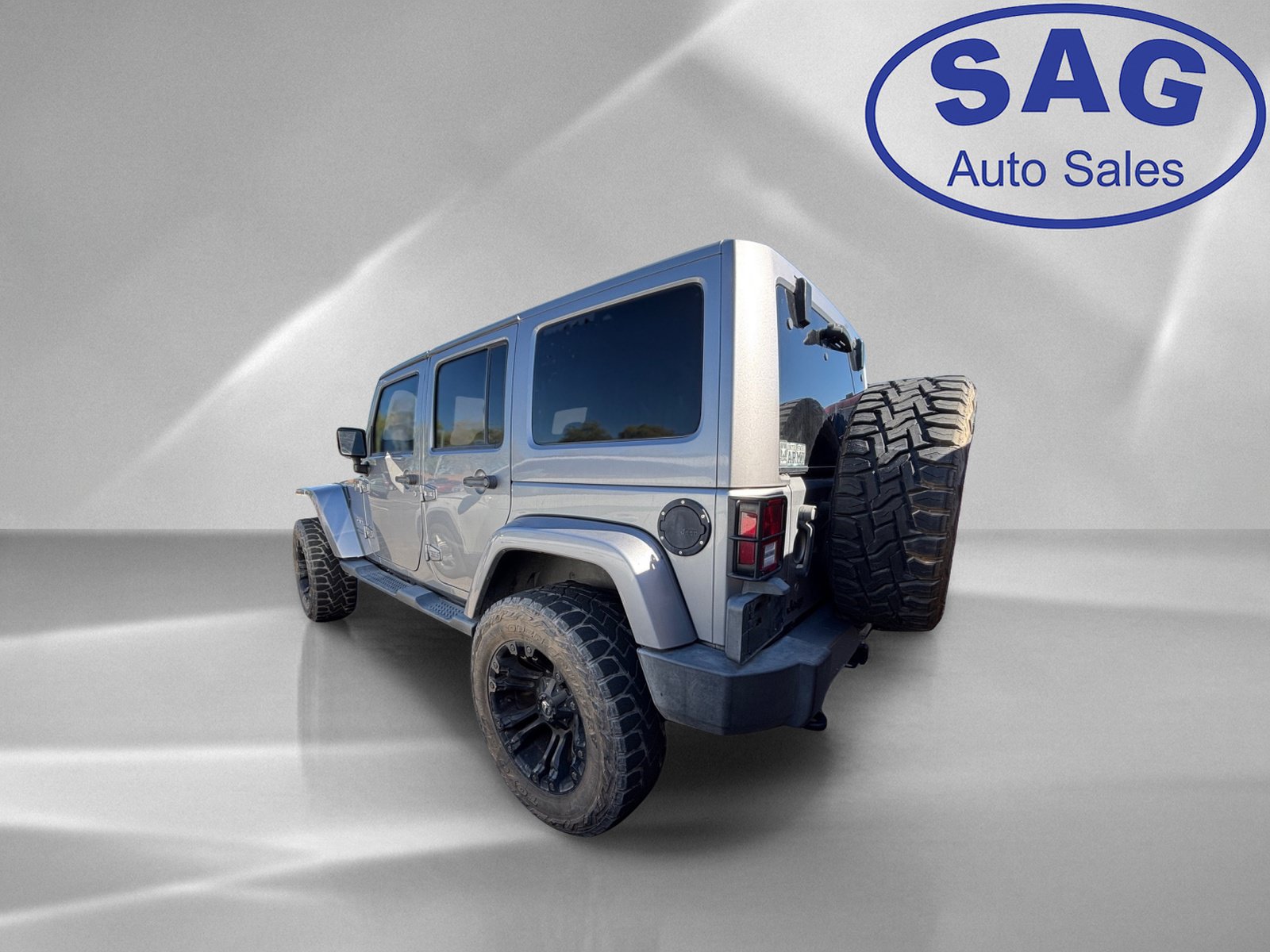 Used 2017 Jeep Wrangler Unlimited Sahara w/ Max Tow Package AWD/4WD image 4