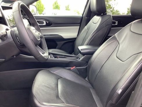 Used 2023 Jeep Compass Limited w/ Sun and Sound Group AWD/4WD image 17