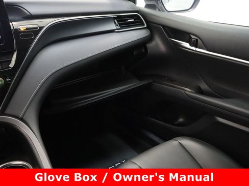 Used 2024 Toyota Camry SE image 21