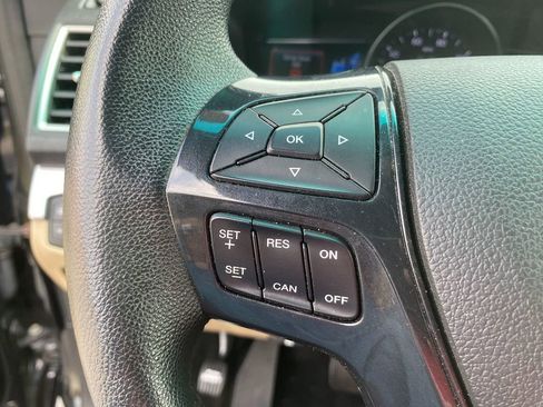 Used 2017 Ford Explorer XLT w/ Equipment Group 202A image 16