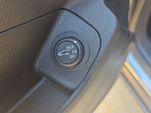 Used 2024 GMC Terrain SLT FWD image 17