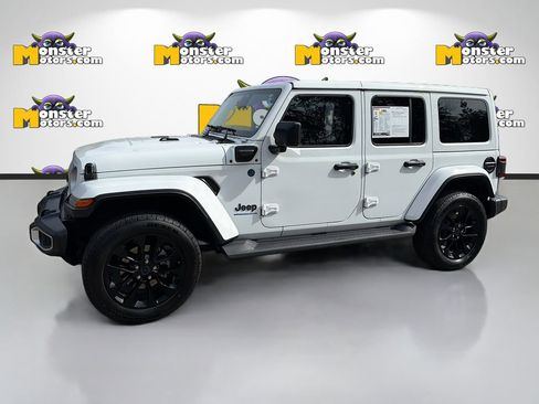 Used 2025 Jeep Wrangler Unlimited Sahara AWD/4WD image 2