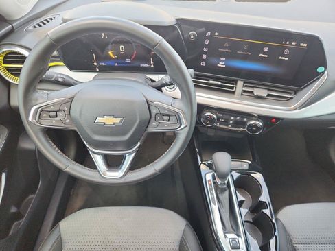 Used 2024 Chevrolet Trax LT w/ Driver Confidence Package FWD image 11