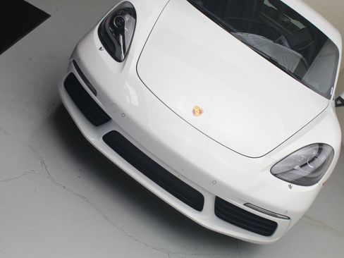Used 2022 Porsche 718 Cayman RWD image 7