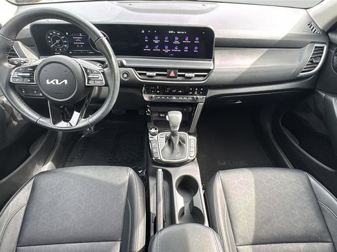 Used 2024 Kia Seltos EX FWD image 22