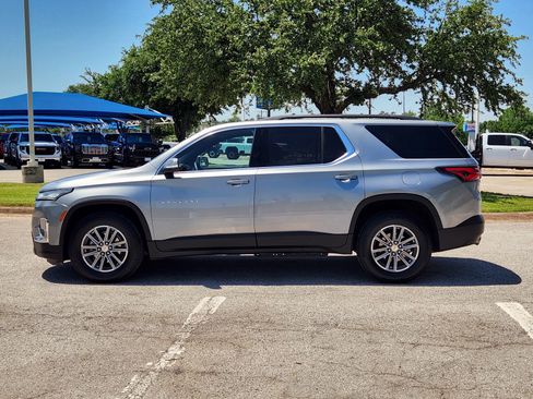 Used 2023 Chevrolet Traverse LT FWD image 3