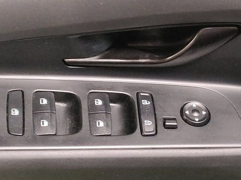 Used 2025 Hyundai Elantra Sport FWD image 27