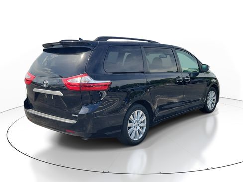 Used 2017 Toyota Sienna Limited Premium w/ Advanced Technology Package FWD image 9
