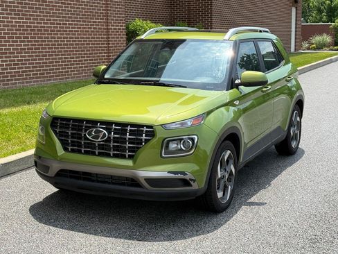 Used 2023 Hyundai Venue SEL FWD image 1