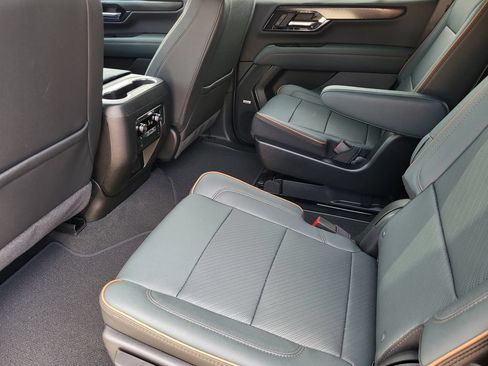 New 2026 GMC Yukon AT4 w/ AT4 Premium Package AWD/4WD image 10