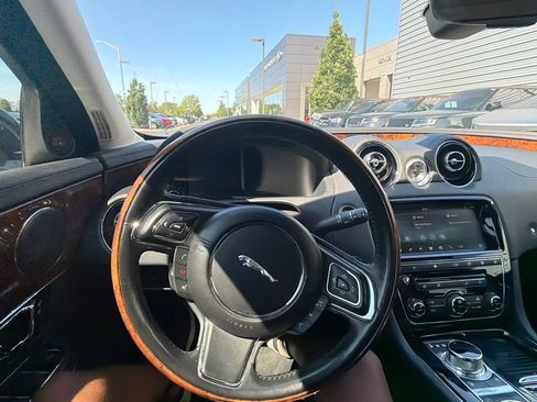 Used 2019 Jaguar XJ R-Sport AWD/4WD image 16