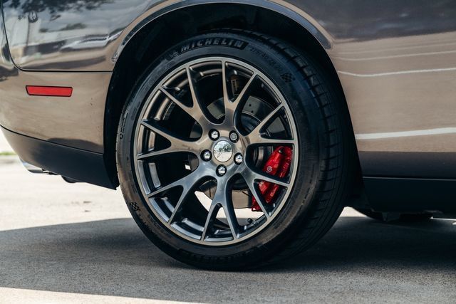 Used 2015 Dodge Challenger SRT w/ Technology Group RWD image 65