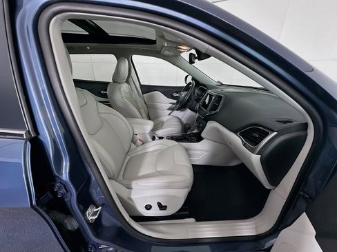 Used 2021 Jeep Cherokee Latitude Lux w/ Sun & Sound Group image 33