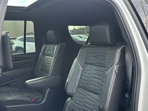 Used 2022 Cadillac Escalade ESV Sport Platinum w/ Heavy-Duty Trailer Package image 29