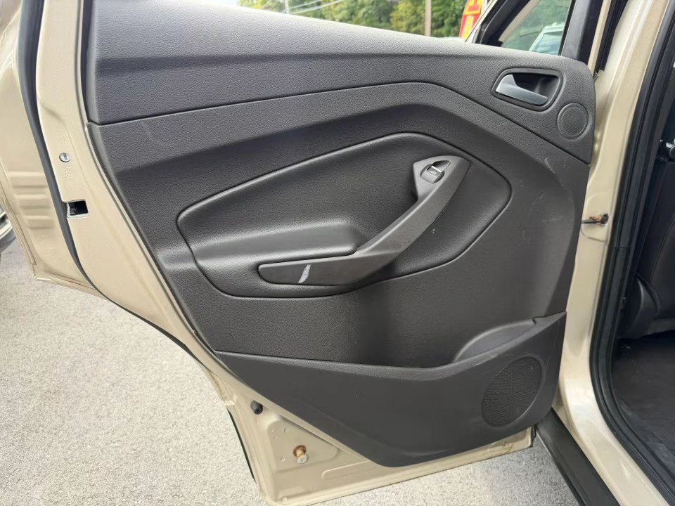 Used 2017 Ford Escape Titanium w/ Equipment Group 301A AWD/4WD image 15