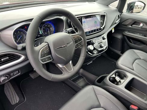 New 2026 Chrysler Voyager LX image 27