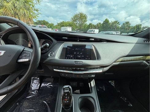 Used 2020 Cadillac XT4 Premium Luxury FWD image 11