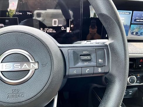 Used 2025 Nissan Kicks SV AWD/4WD image 23