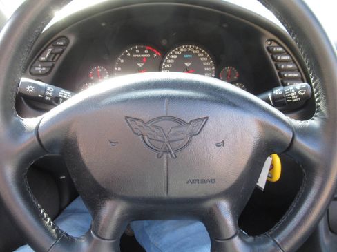 Used 2001 Chevrolet Corvette Convertible w/ Preferred Equipment Group2 image 23