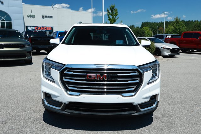 Used 2022 GMC Terrain SLT w/ Infotainment Package II FWD image 2