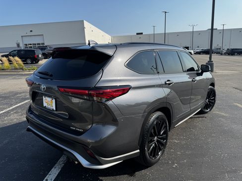 Used 2023 Toyota Highlander XSE AWD/4WD image 16