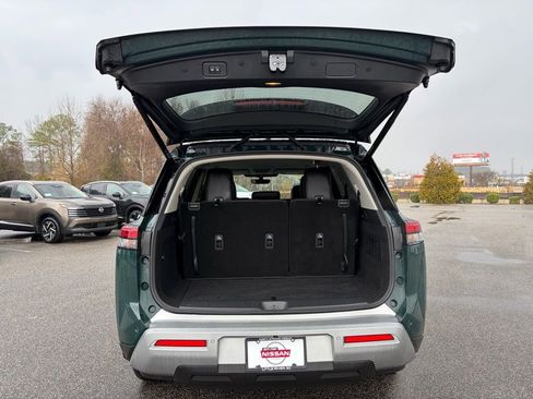 Certified 2025 Nissan Pathfinder SL image 5