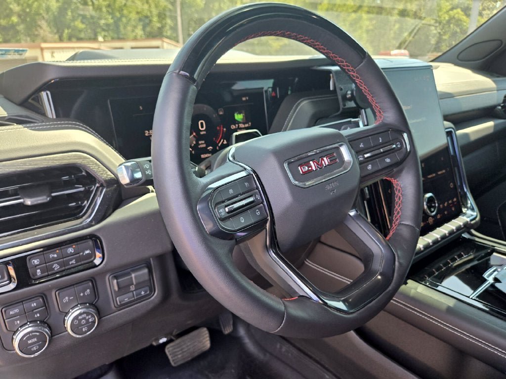 Used 2025 GMC Yukon AT4 Ultimate w/ LPO, AT4 Appearance Package AWD/4WD image 11