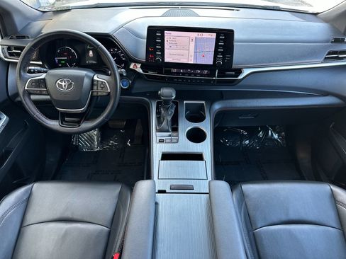 Used 2022 Toyota Sienna XSE FWD image 15