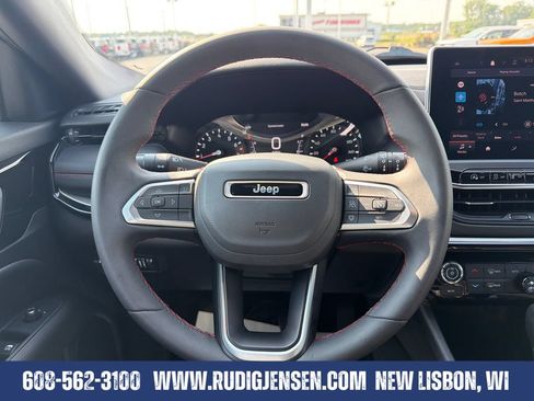 Used 2025 Jeep Compass Trailhawk AWD/4WD image 14