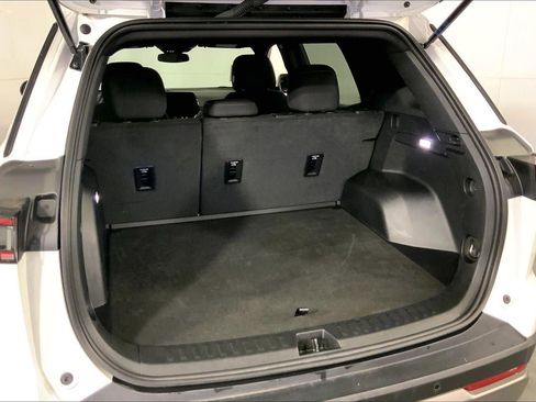 Used 2025 Chevrolet Equinox LT image 4