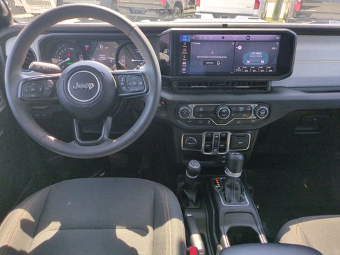 Used 2024 Jeep Wrangler Unlimited AWD/4WD image 28