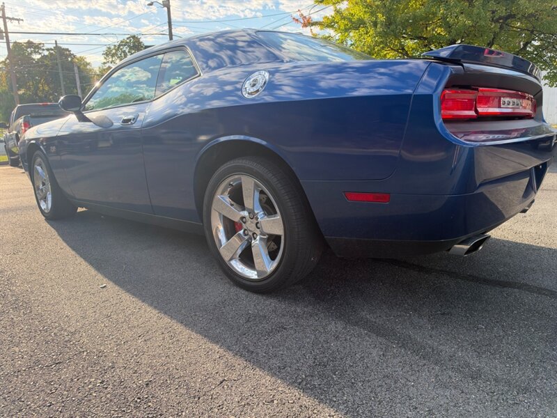 Used 2010 Dodge Challenger R/T RWD image 5