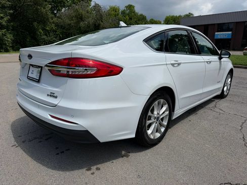 Used 2019 Ford Fusion SE FWD image 5